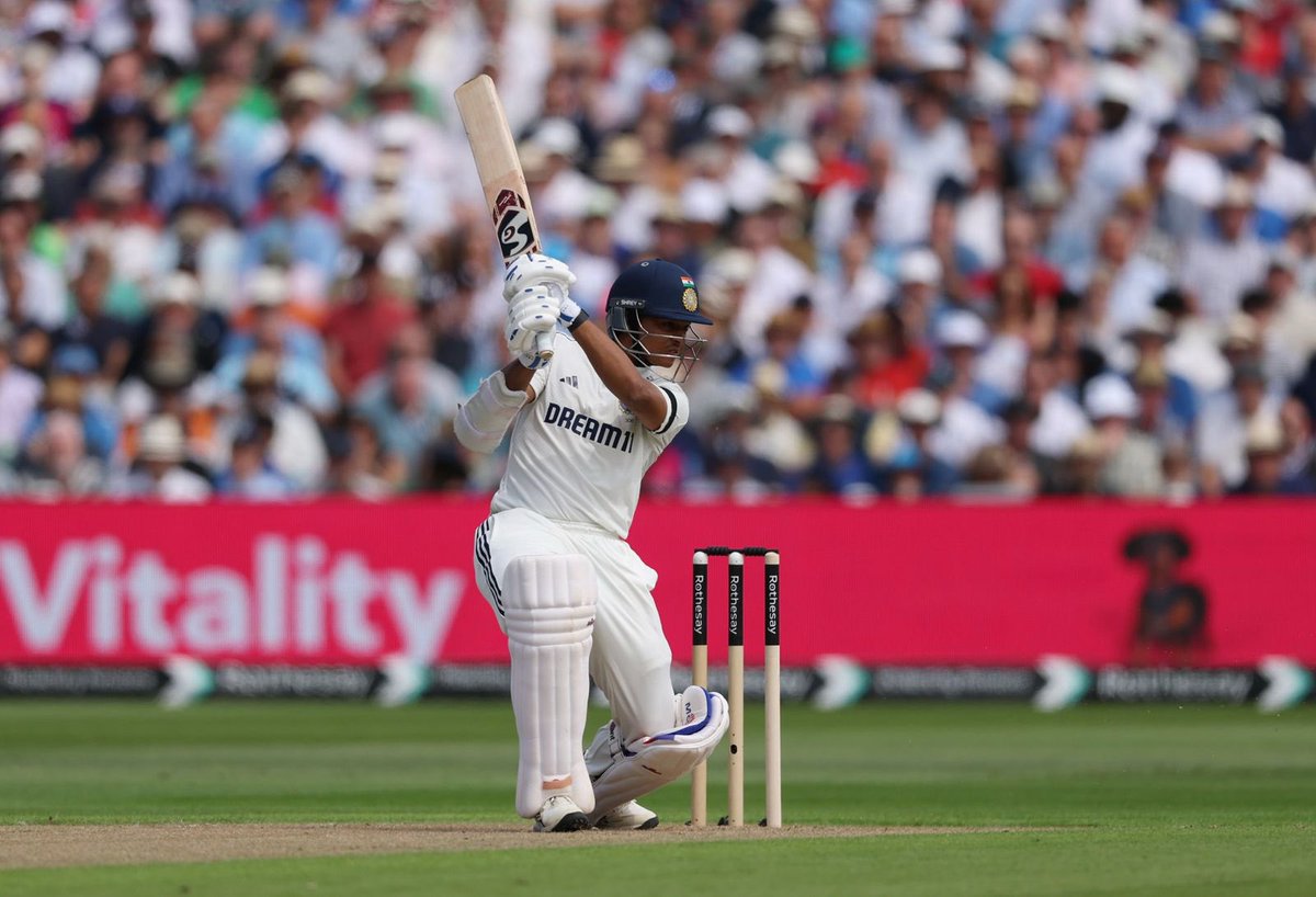 sachin_rt's tweet image. .@ybj_19 set the tone from ball one. He was positive, fearless and smartly aggressive.
@ShubmanGill was cool as ever, calm under pressure, solid in defence and in total control.
Classy knocks from both. Well played, boys!
