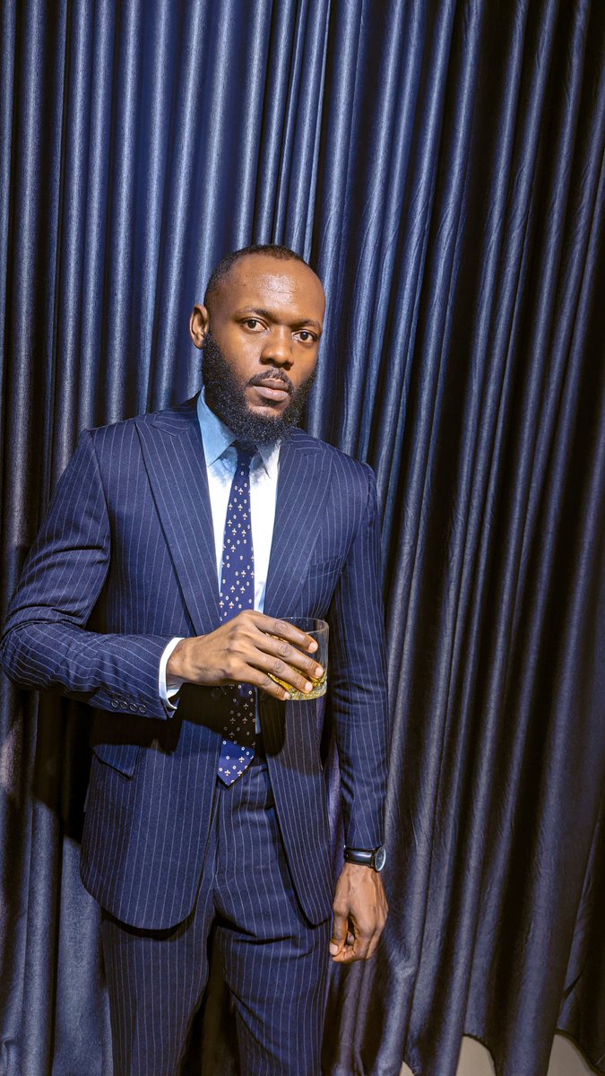 TBTailors's tweet photo. It's not just a suit, it's a statement

Blue pinstripe suit available in 3 piece and 3 piece. https://t.co/gckC7yYkQp