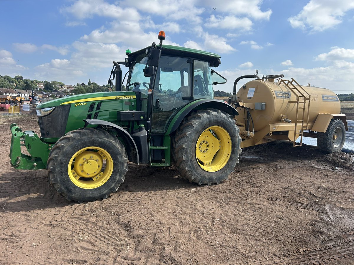 I’ve been a bit quiet on here for a while so……. This week tractor-ing …. #JohnDeere #tractor #JohnDeere5100M