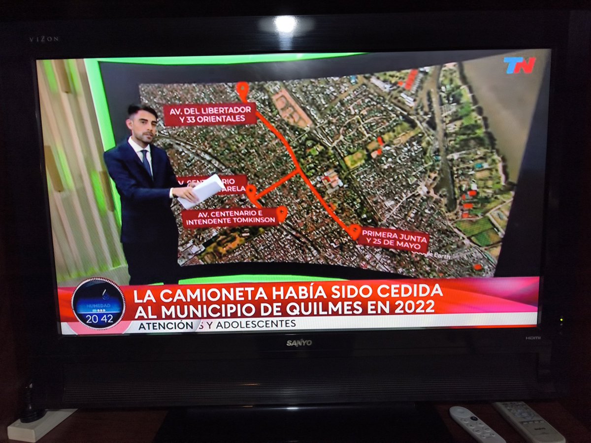 cjsuden's tweet photo. @JonatanViale Jony ahora que nombraron la camioneta, investiguen la obra del acceso sudeste, 6 años para hacer 600 mts de asfalto, todo abandonado 20% de avance, acá hay un desfalco de acá a la china. https://t.co/pUDnxjfOOL