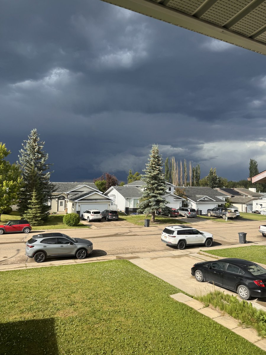 Welcome to Alberta. Drayton Valley 5:42pm. Looking north sunshine and black clouds #abstorm