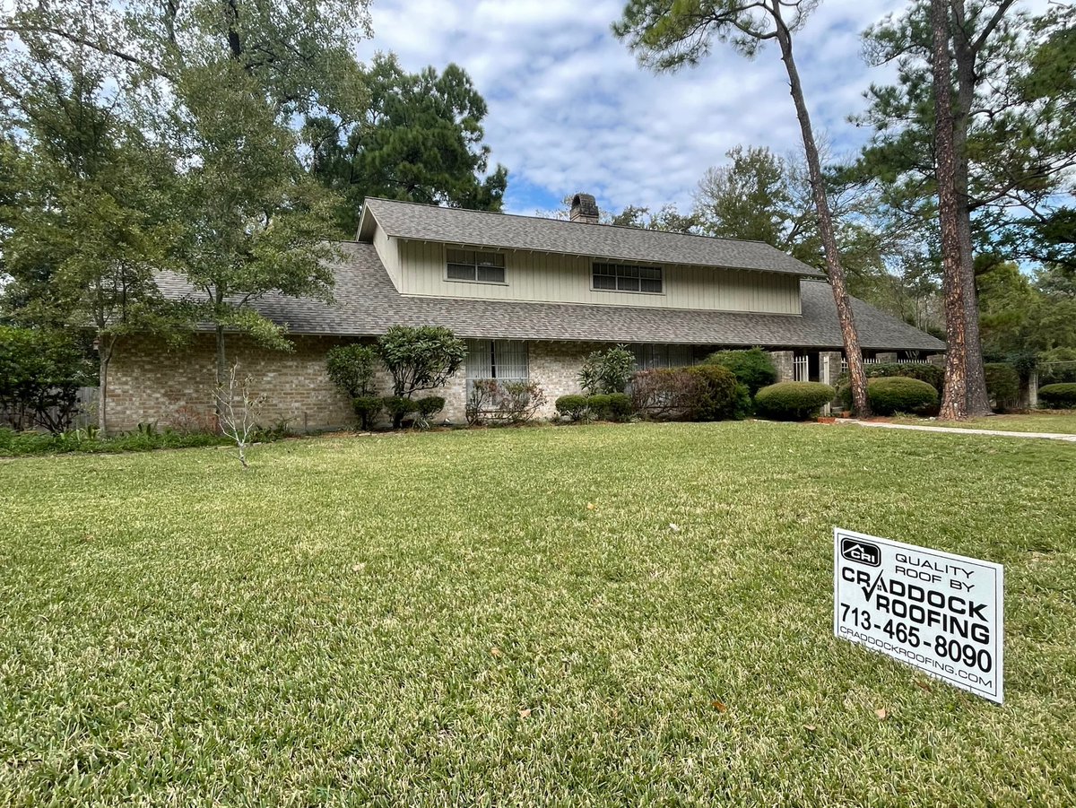 CraddockRoofing's tweet photo. Craddock Roofing, a Houston family business since 1984, offers trusted roofing services. Our certified team treats your home with care, just like their own. Committed to quality for Houston homes. How can we help with your roofing needs? #RoofingProfessionals #FamilyBusiness https://t.co/rrvrbfQaLD
