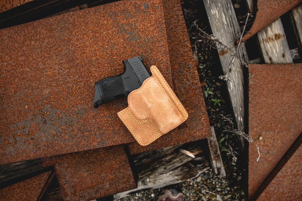 FRONT POCKET HORSEHIDE HOLSTER

The Front Pocket Holster is ambidextrous and constructed of premium horsehide.

Get one now! l8r.it/GoND