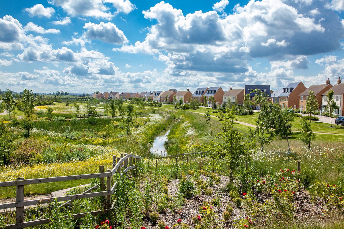 As temperatures climb, green spaces matter more than ever 🌿☀️ Glendale supports councils and estates with expert grounds care, litter control, and smart landscaping 🌱 From shaded paths to cooling parklands, we help outdoor areas work better for people and the planet 💧