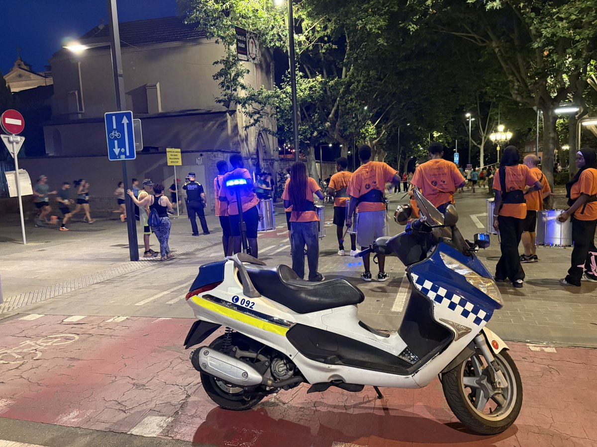 Vic Guàrdia Urbana (@vic_gurbana) on Twitter photo Avui, amb la col•laboració de <a href="/AVPCVIC/">AV_PROTECCIOCIVILVIC</a>, hem vetllat per la seguretat de la multitudinària cursa dels #7portals de la festa major de #Vic. Avui, amb la col•laboració de <a href="/AVPCVIC/">AV_PROTECCIOCIVILVIC</a>, hem vetllat per la seguretat de la multitudinària cursa dels #7portals de la festa major de #Vic.