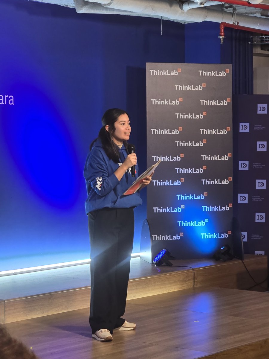 fimasd_org's tweet photo. Damos inicio a nuestro ThinkLab con el lanzamiento del libro Fuerza y Verdad, escrito por el expresidente de Colombia, Iván Duque Márquez. 📘🇨🇴 #ThinkLab #Liderazgo #Innovación https://t.co/4jtPYdnNas
