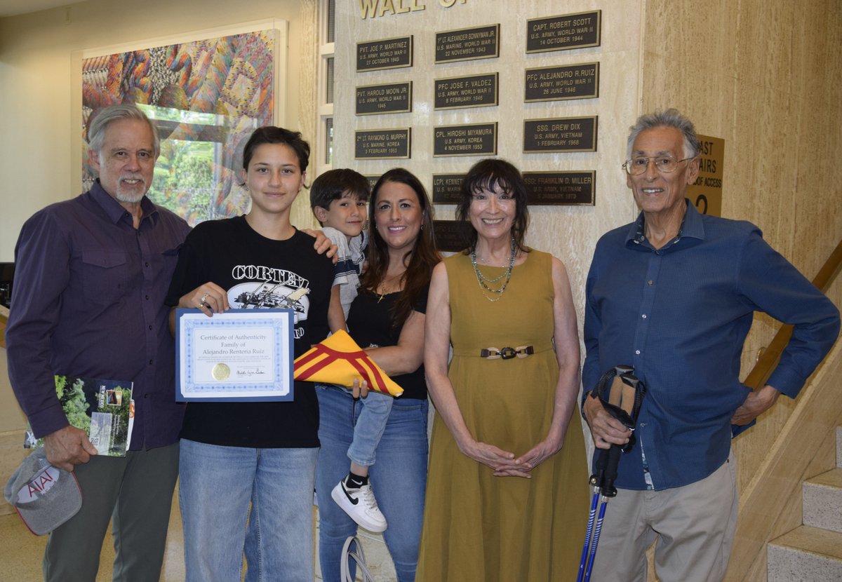 GovMLG's tweet image. This 4th of July, we celebrate the freedom made possible by heroes like WWII veteran Pfc. Alejandro Renteria Ruiz. His bravery on April 28, 1945, in Okinawa is unforgettable. Today, we proudly honored his family at the New Mexico State Capitol.
Learn more: cmohs.org/recipients/ale…