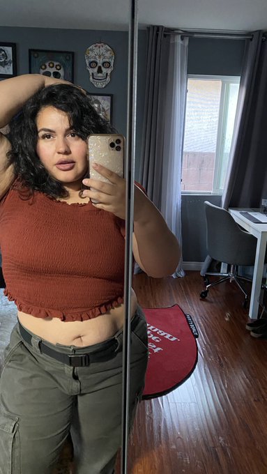 Watch OnlyKarlaLane's leaked NSFW photo on TwXstars