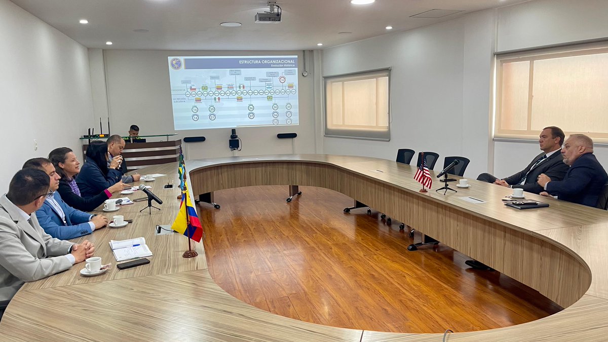 #AMERIPOL recibió al jefe regional de Homeland Security Investigations (HSI) para las Américas, Luis Rico, junto a Thiago Barceló, representante en Colombia.
HSI, como miembro de AMERIPOL, reafirma su compromiso en la lucha contra el crimen transnacional.
#AméricaSegura