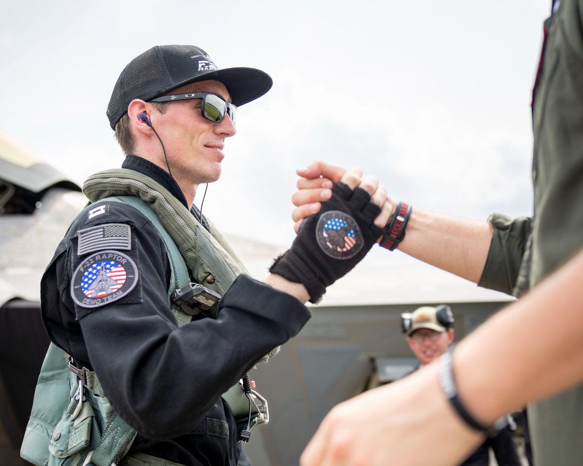 F22DemoTeam's tweet image. From dreams to reality, take a dive into the history of your F-22 Raptor Demo Pilot!

Read the full article of Laz&apos;s journey here: dvidshub.net/news/502090/sm…

(Article by U.S. Air Force Staff Sgt. Lauren Cobin)