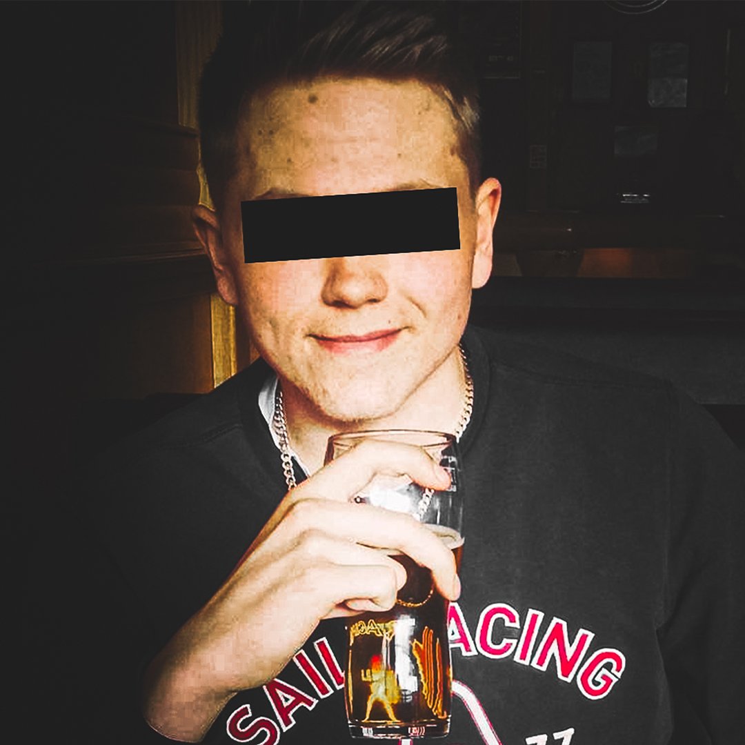 AFA-profilen Lovisa Sundman moraliserar nu om “föräldraansvar” – den här gången för att en ministers son engagerat sig i en radikalnationalistisk grupp som fokuserar på träning.

Samtidigt är hennes egen son dömd för en brutal hammarattack där han slog en annan ung man bakifrån.