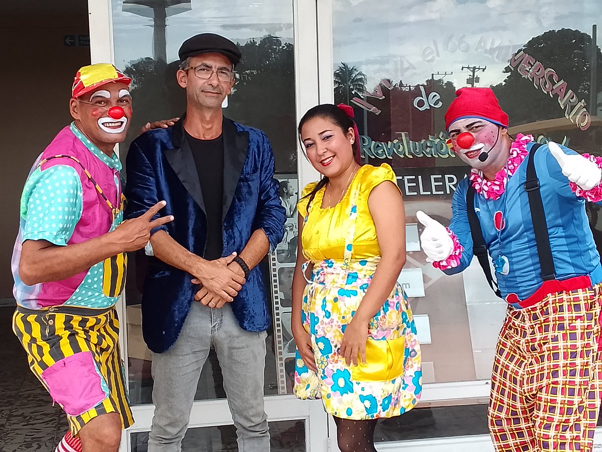 Hola a todos nuestros <a href="/seguidores/">seguidores</a> ya estamos en #VeranoSiempreJoven y te invitamos a nuestros espectáculo #TodoEsUnaFiesta el viernes 4 de julio a las 10:00 am en el Teatro Bayamo.
!Te esperamos!