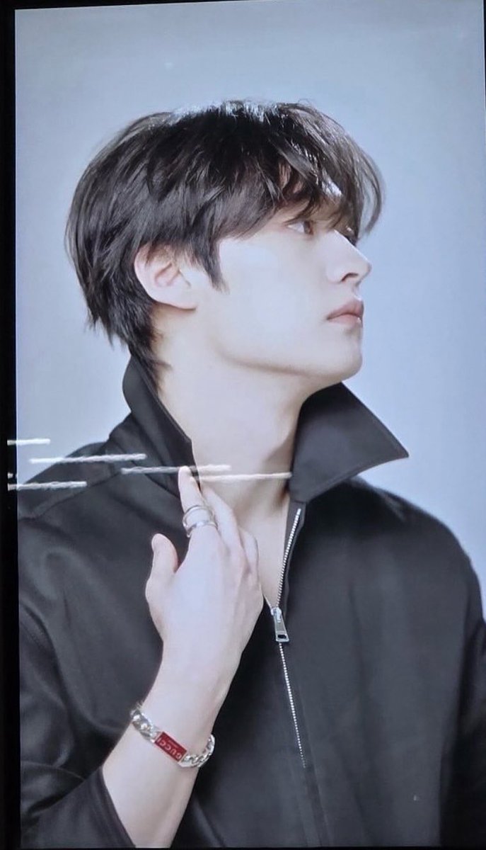 StayPON's tweet photo. GUCCIとかVUITTON えとせとらに興味はみじんともないが、推しが持ってるとなると急に値段から検索して欲しくなる
オタクさが😅 https://t.co/7MlAfTcUVV