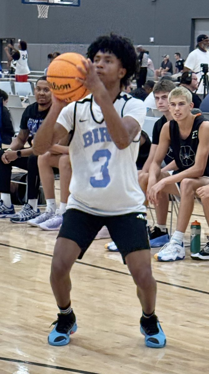 NorfolkKnights's tweet photo. LC Bird (5’10 2027) Jaylen Hester-Harris in action.  He’s so quick and shifty, an elusive slasher type who can hit the jumper but is perhaps most dangerous off the bounce where he’s such a good scorer.  Uses quick knee buckling crossovers and between the legs dribbles, plays off dribble pause action nicely, has a blow by burst and cat like quickness.  Crafty finisher.  Jaylen hits shots off the dribble at a high percentage including step backs.  A nightmare to stay in front of.  #BigShots #ECLShowcase @BigShotsToday @BigShotsGlobal