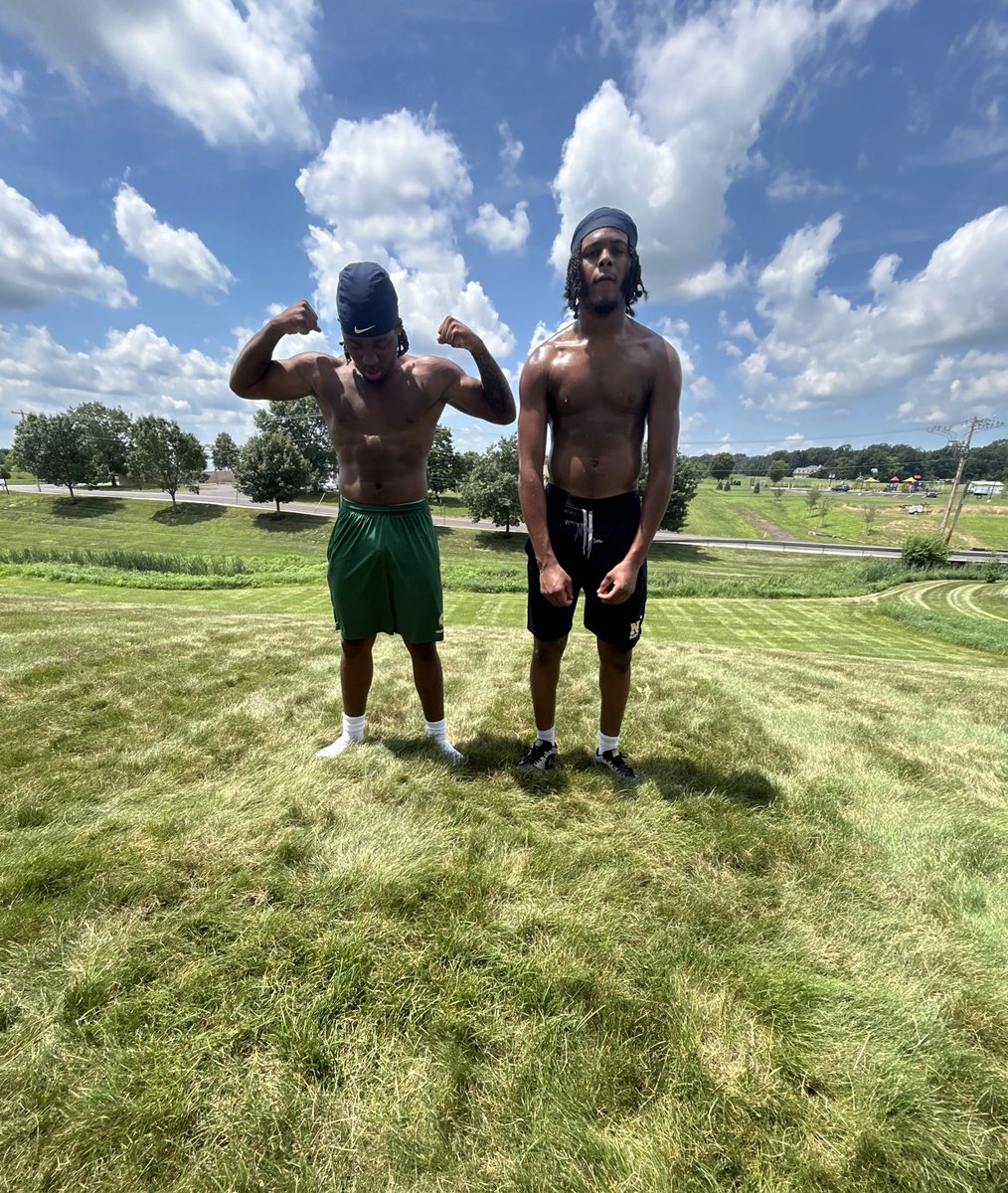 Russholms1's tweet photo. I Had A Great Workout With My Brothers This Morning! Gotta Earn The Weekend 💯 #HillWork #RareBreed https://t.co/XMrxng5Seb