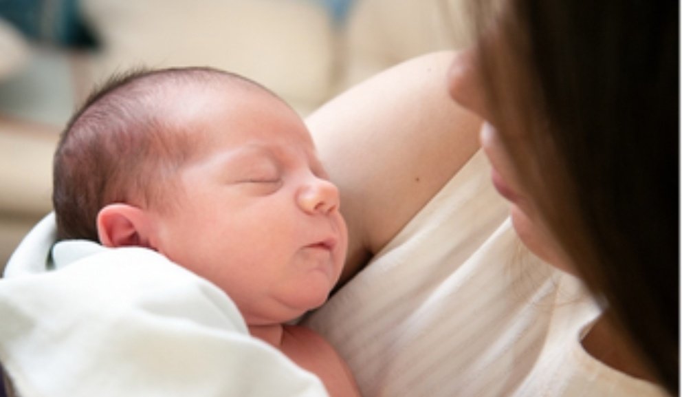 💊#دواء(codeine)
موجود ببعض المسكنات وبعض أدوية الكحه

⛔ لا يجوز إستخدامه للمرضعات إطلاقا... 

#السبب/

لأنه  يتحول في جسم الأم الى #morphine
وبالتالي يخرج في حليب الأم بكميات قد تسبب الإختناق والوفاة للطفل الرضيع.