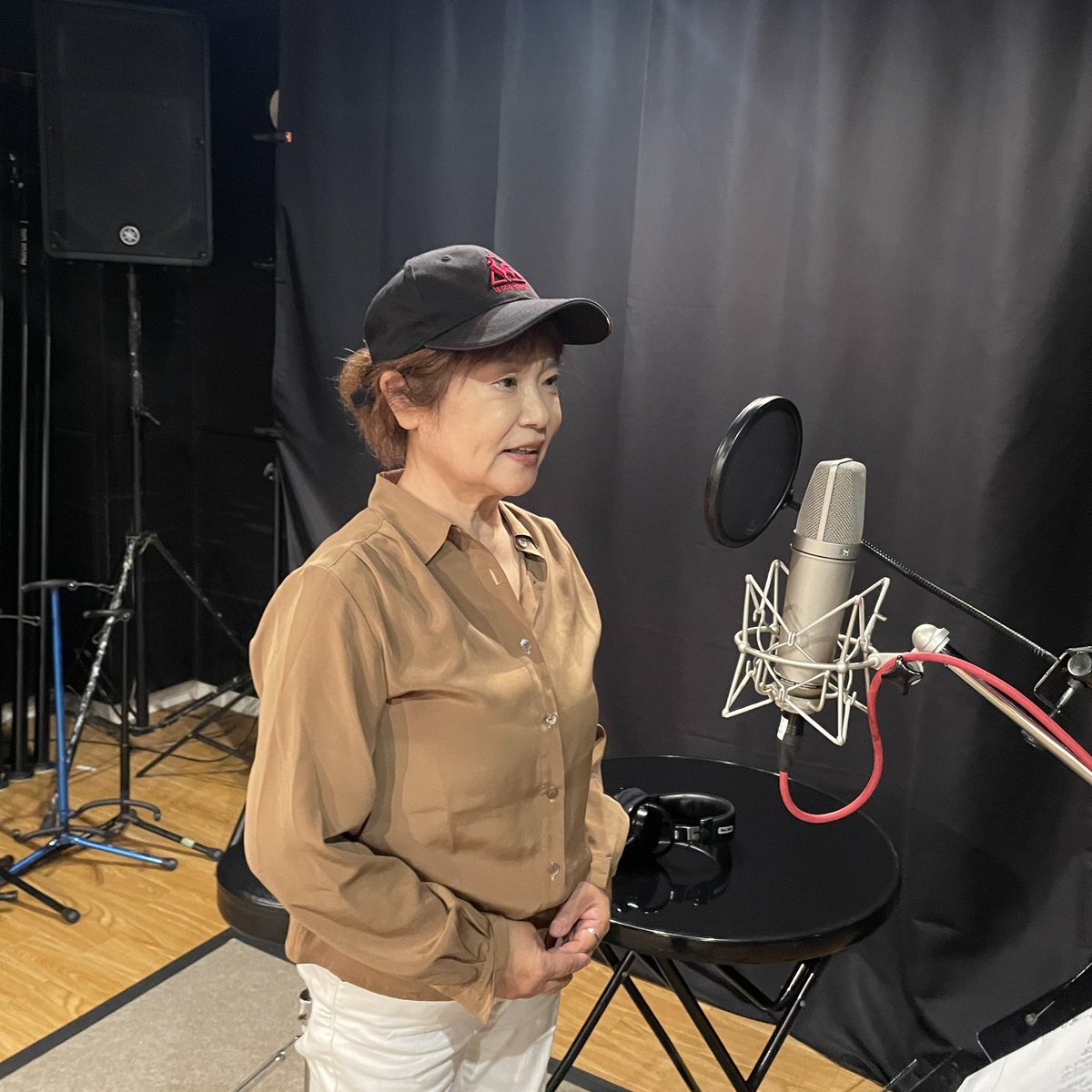 rsroger555's tweet photo. 他文化共生ってなんだ😳
んなの無理だべ🤣
で…
連日のスタジオワークでございます
RECとTDの無限ループ
こん時は作詞家の高橋錦子先生のセルフカバー🎙️
みちのくレコードの白岩会長プロデュースだよ
#シーズファクトリー #みちのくレコード #studiovamp #IOよりどりみどり #ゆーてRME持込 https://t.co/UBEqOQDYSO