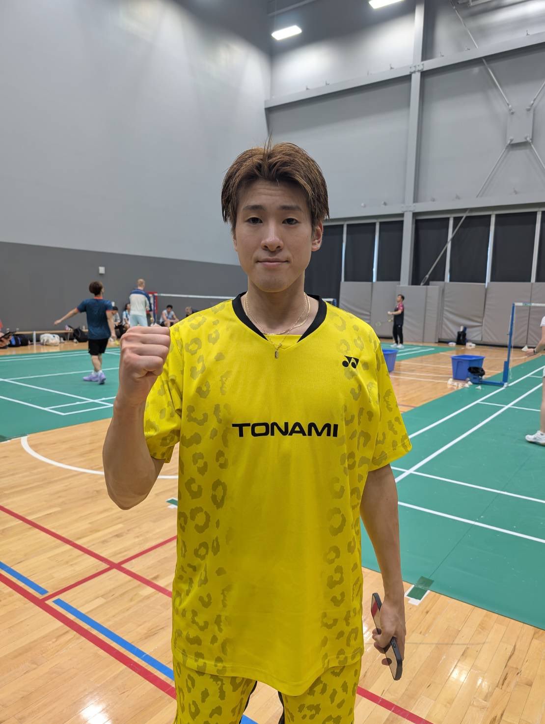 トナミ運輸　バドミントンチームTシャツ（イエロー） トナミ運輸 バドミントンチームTシャツ（イエロー） - メルカリ