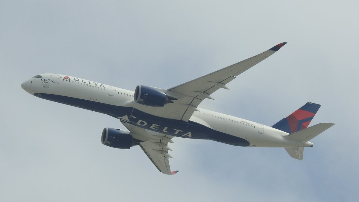 veryboeing's tweet photo. Delta Airlines #A350 -941 #N502DN with Delta Spirit decal departs KLAX https://t.co/zYfq000GrG