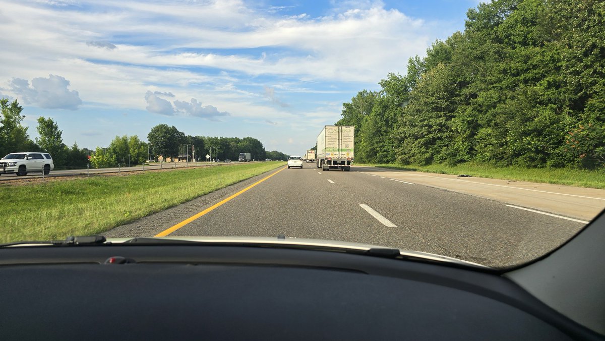 KodaDaPander's tweet photo. For anyone who cares we otw to Anthrocon! The only time of the year I'm active on Twitter. https://t.co/qpbOw10xgI