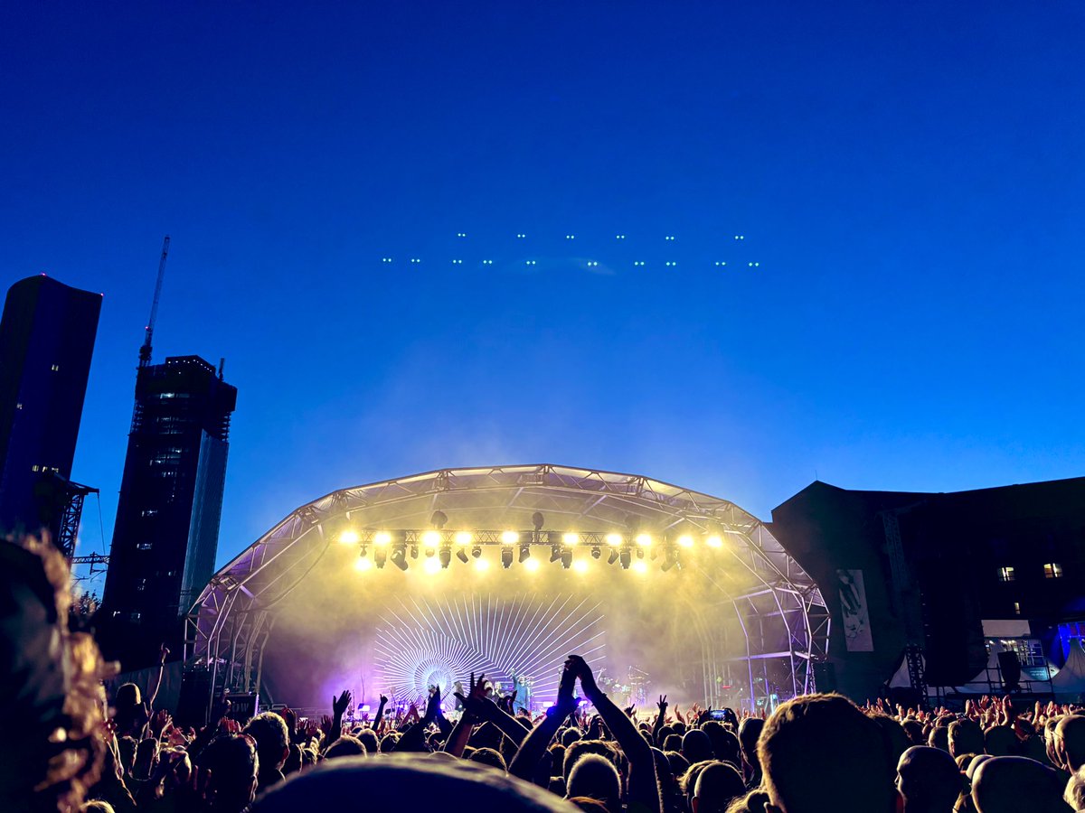LoobyDooby22's tweet photo. What a night 🖤😎watching @Elbow &amp; @slowreadersclub 🙌🏼🥲 Amazing 🤩 
#Manchester #SoundsoftheSummer https://t.co/e58Gxytkoy