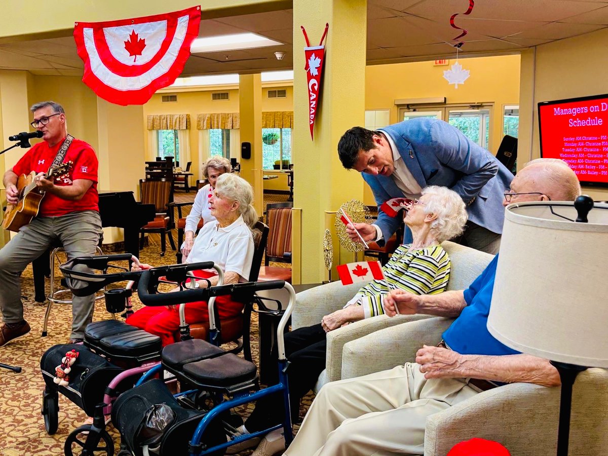 TurnbullWhitby's tweet image. Fun Canada Day visit to The Court at Pringle Creek! 🇨🇦 I’m always grateful for the chance to celebrate with the seniors who helped build the backbone of this country. 💪🏼
#CanadaDay #DeliveringForWhitby