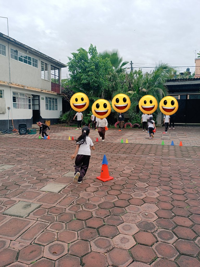 DanyCuau's tweet photo. Realizando actividades de competencias por equipos.
@FAHHdeporte
@sbrsusana 
@edo_morelos https://t.co/HGWpxA52Uw