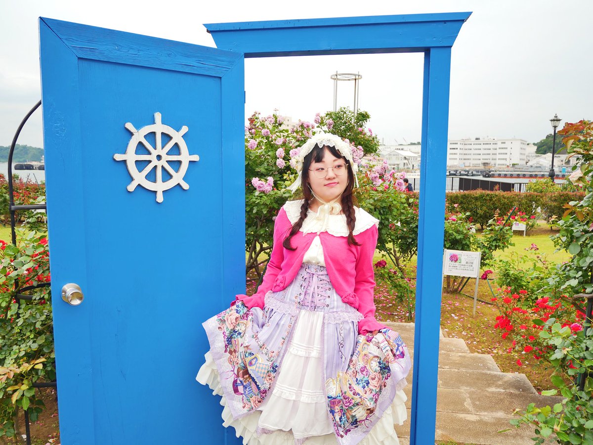 おはようございます。

もう真夏への扉は、開いてしまった…？

バラの時期に
緑川春希さん <a href="/Haruki_guu/">緑川 春希🐇ロリィタ系🌷︎</a>