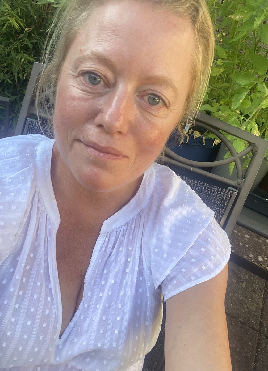 sarahkettle2's tweet photo. Back from work so tired https://t.co/Pt1Reuq1BQ