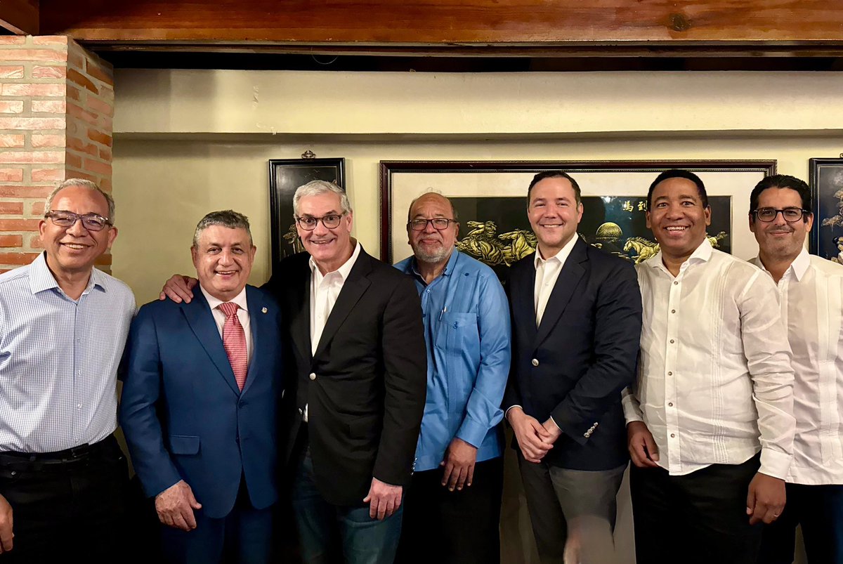 Que tan grato es compartir con amigos y colegas. Encuentros que fortalecen vínculos.