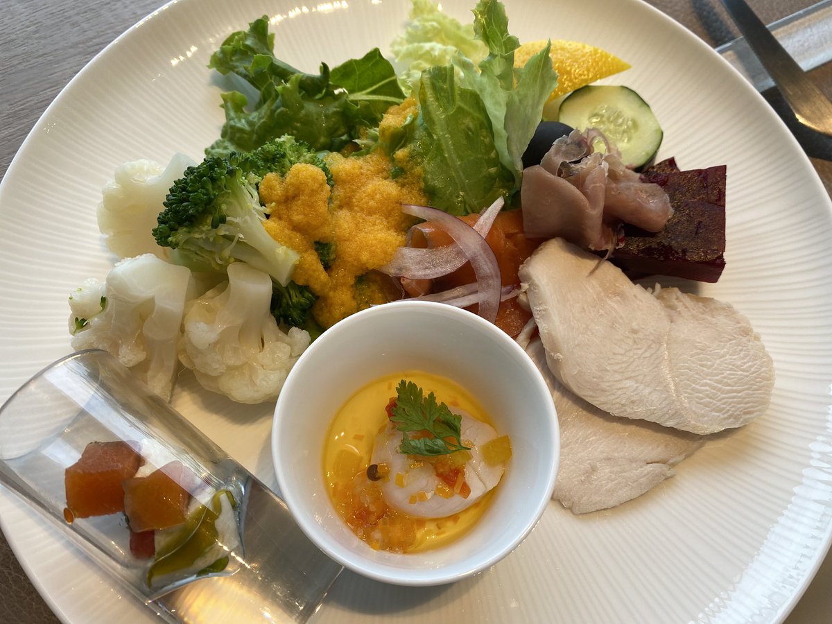 monteverde_arom's tweet photo. 青森駅直結、温泉あり、食事最高😋の天国のようなホテル。朝から搾りたて🍊ジュースの極上の朝食。#relabo #ホテルの朝食 #青森県 #青森駅 https://t.co/wq5EyYVBrm