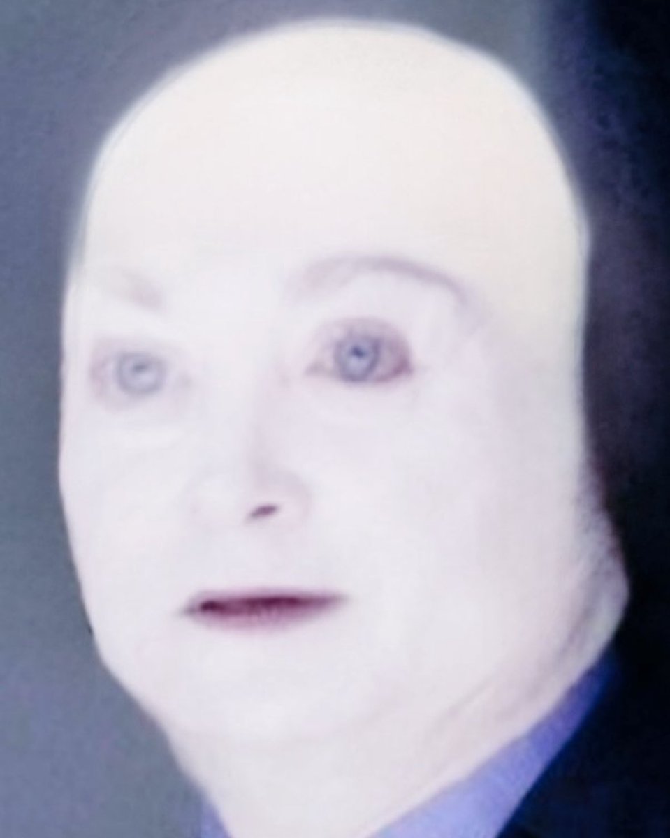 Mi cara mientras hablaban de que una se le había tirado a otra.