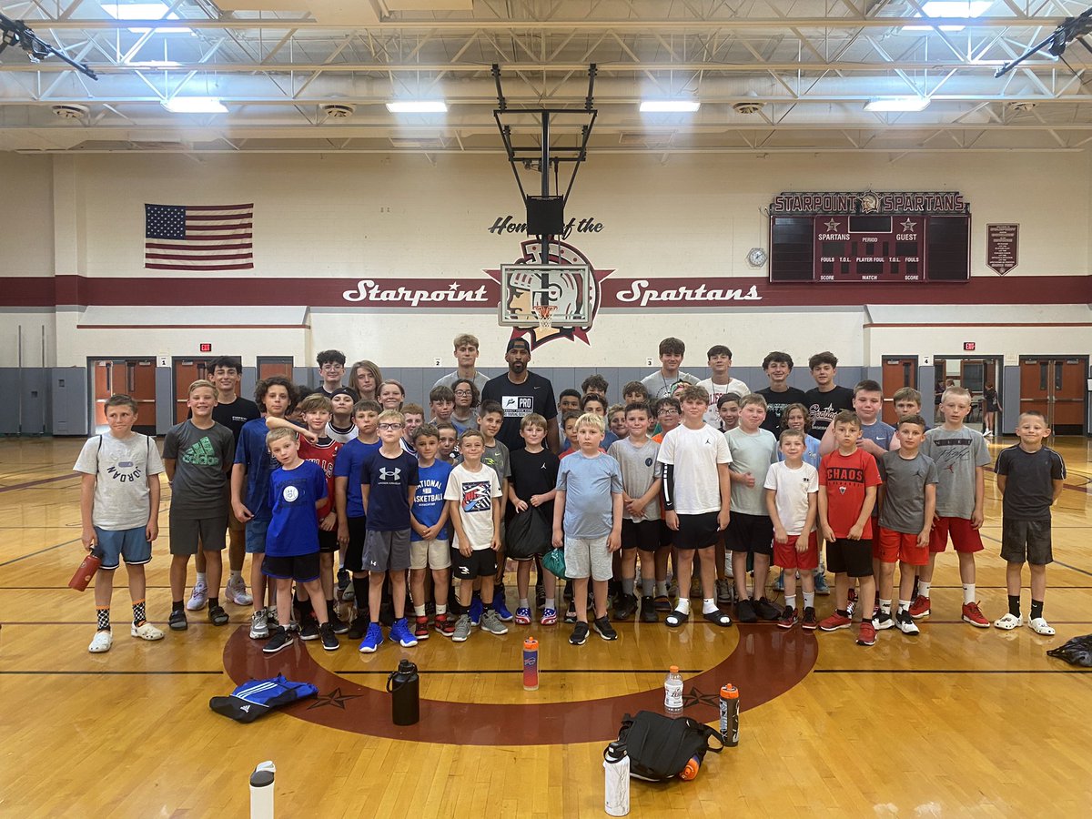 Starpointhoops's tweet image. Another great day at camp capped off with one of WNY’s best- Coach Rod Middleton, UB Alum & owner of ProTraining Basketball talking with our crew! @CoachesCorner23 @wnyhoopmania @centercourt42 @spointathletics @WNYAthletics @BOBShowcase716 #thePOINT