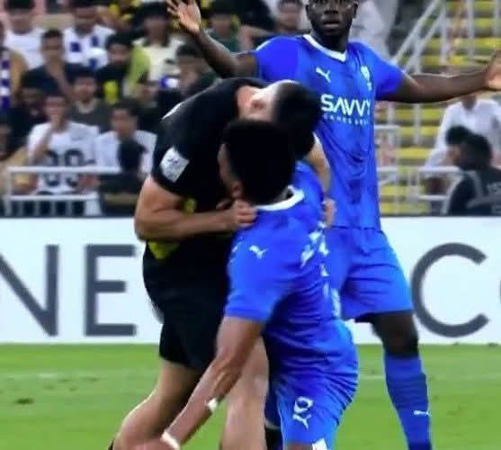 xsaudi's tweet photo. عبد الرازق حمدالله و البليهي قبل وبعد انضمامه للهلال🙂

#الهلال_مانشستر_سيتي #الهلال_حديث_العالم #كأس_العالم_للأندية_2025 https://t.co/qIPCDQVdln