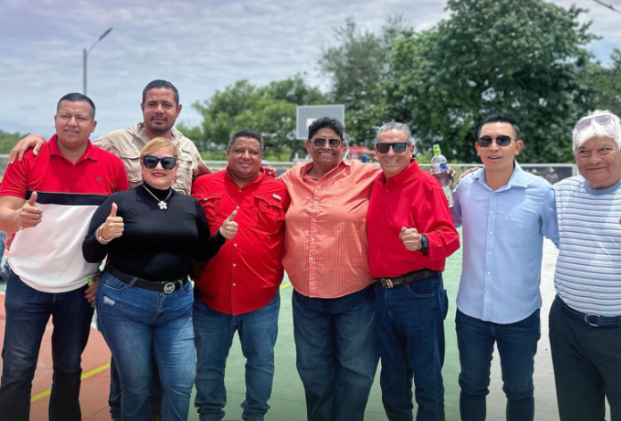BancadaLibre's tweet photo. Los diputados @OscarMa72971295 y @JavierMiraldav, acompañaron al titular de la @DNPR2024, Cecilio Cruz, y al alcalde del municipio de San Sebastián, Comayagua, Luis Enrique Girón, en la inauguración de la Cancha Multiusos en la comunidad de Agua Salada, un espacio para la recreación, el deporte y la convivencia de niños, niñas y jóvenes.