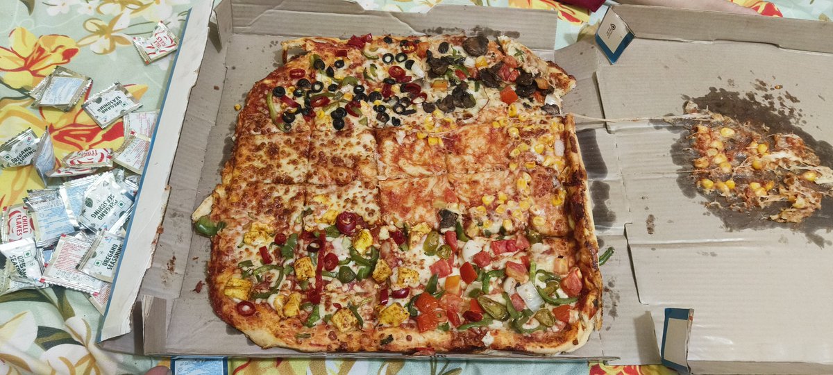KhanZaidal's tweet photo. @dominos I won't recommend to order this one look at conditions no one even bother 2 tym experience same @Swiggy hardly matters to them as Domino's deliver nd no one taking it seriously raise complain no one bothered even nt refund money they can't handle such big pizza. Failed https://t.co/JJ1YoPARL7
