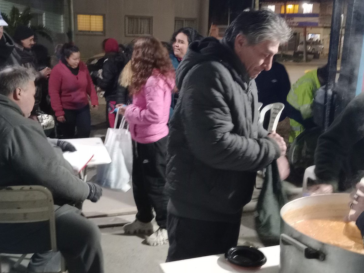 SBAElTalar's tweet image. BARRIO SAN PABLO
🇦🇷 Hoy los compañeros del comedor “Juntos por los Chicos”, realzaron una comida solidaria ♥️para las familias del barrio #SanPablo y #Palito ,agradecemos al intendente @ZamoraJulio por el apoyo.