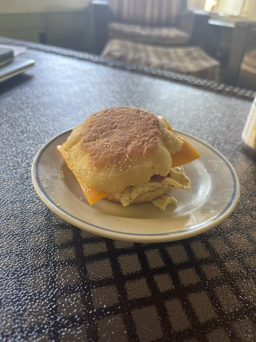 CLYouakim's tweet image. Our son was visiting this week and before he headed off to the airport, I tried my hand at making English muffins from scratch for a Model Bakery Cookbook (Napa, CA) that I have. They turned out pretty good and it was fantastic to have Gannon’s in town for a bit!
