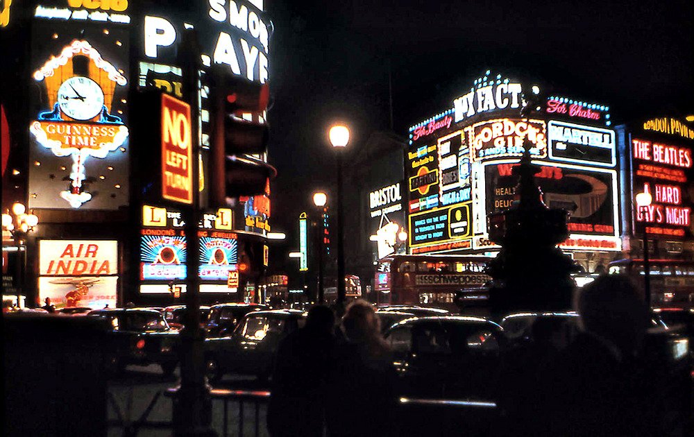 lonesome blues under an electric sky

London. 1964.