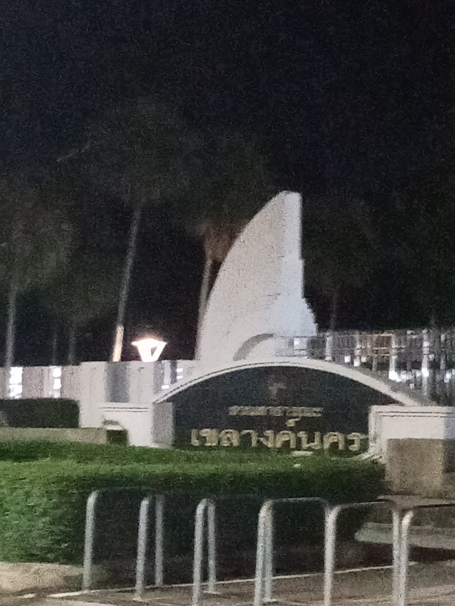 ดึกๆดื่นๆ เขาเล่าต่อกัยมา สวนเขลางค์มันมีดีอะไร...ก็พยายามสอดส่ายดู..ยังไม่เห็น🙂🙂🙂ว้า..คุณหลอกดาวววว #นัดเย็ดลำปาง  #ลำปางนัดเย็ด  #ลําปางนัดเจอ