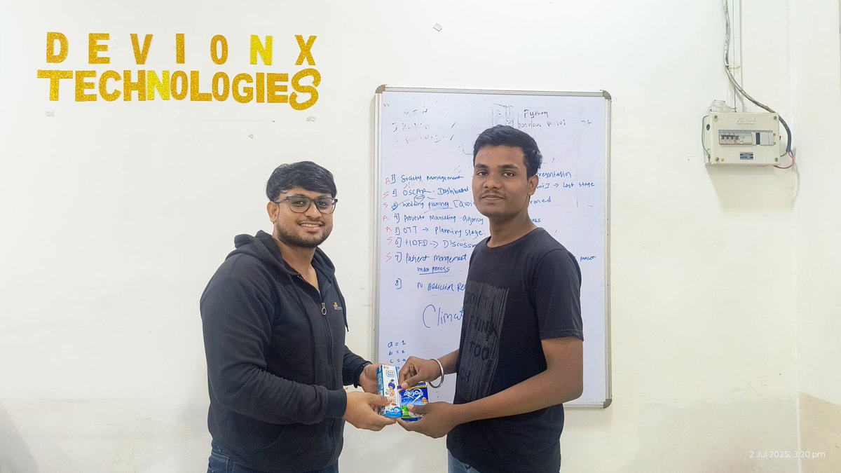 Aj_Bade_'s tweet photo. Kya hi din aagaye hai doodh pike kaam karna pad raha hai @ThisIsSwati or @anaskhan_28 aise kaam karne keliye ready ho toh kal joining letter bhej deta hoon 
#officelife #office #startup #devionx #DevionX_Technologies https://t.co/EwI2G5p7CT