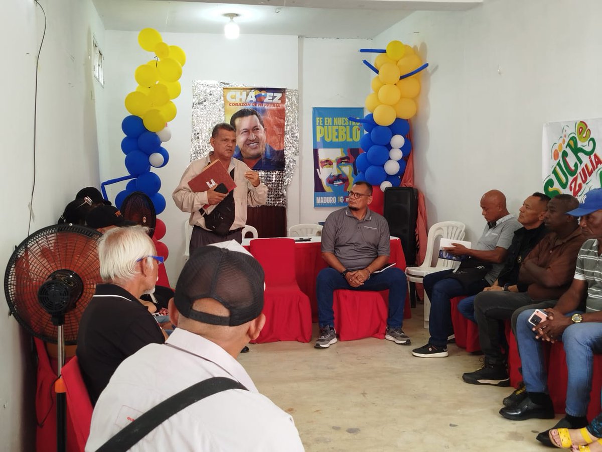 #AlMomento Desde el estado Zulia nuestro camarada Julio Portilla, candidato a la alcaldía del municipio Sucre, se encuentra realizando reunión con los jueces de paz, afinando la maquinaria para la gran victoria este 27 de julio.

¡Venceremos!

#ComunaONada