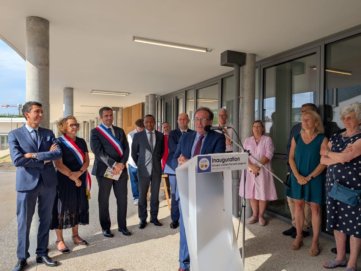 Pierre Bédier (@pierre_bedier) on Twitter photo Aux côtés de <a href="/RiDelepierre/">Richard Delepierre</a> pour l’inauguration du groupe scolaire Perrault-Langevin au Chesnay-Rocquencourt. 430 élèves, 20 classes : un établissement moderne et inclusif. 1ère école des Yvelines à accueillir une classe spécifique pour les enfants en situation de polyhandicap. Aux côtés de <a href="/RiDelepierre/">Richard Delepierre</a> pour l’inauguration du groupe scolaire Perrault-Langevin au Chesnay-Rocquencourt. 430 élèves, 20 classes : un établissement moderne et inclusif. 1ère école des Yvelines à accueillir une classe spécifique pour les enfants en situation de polyhandicap.