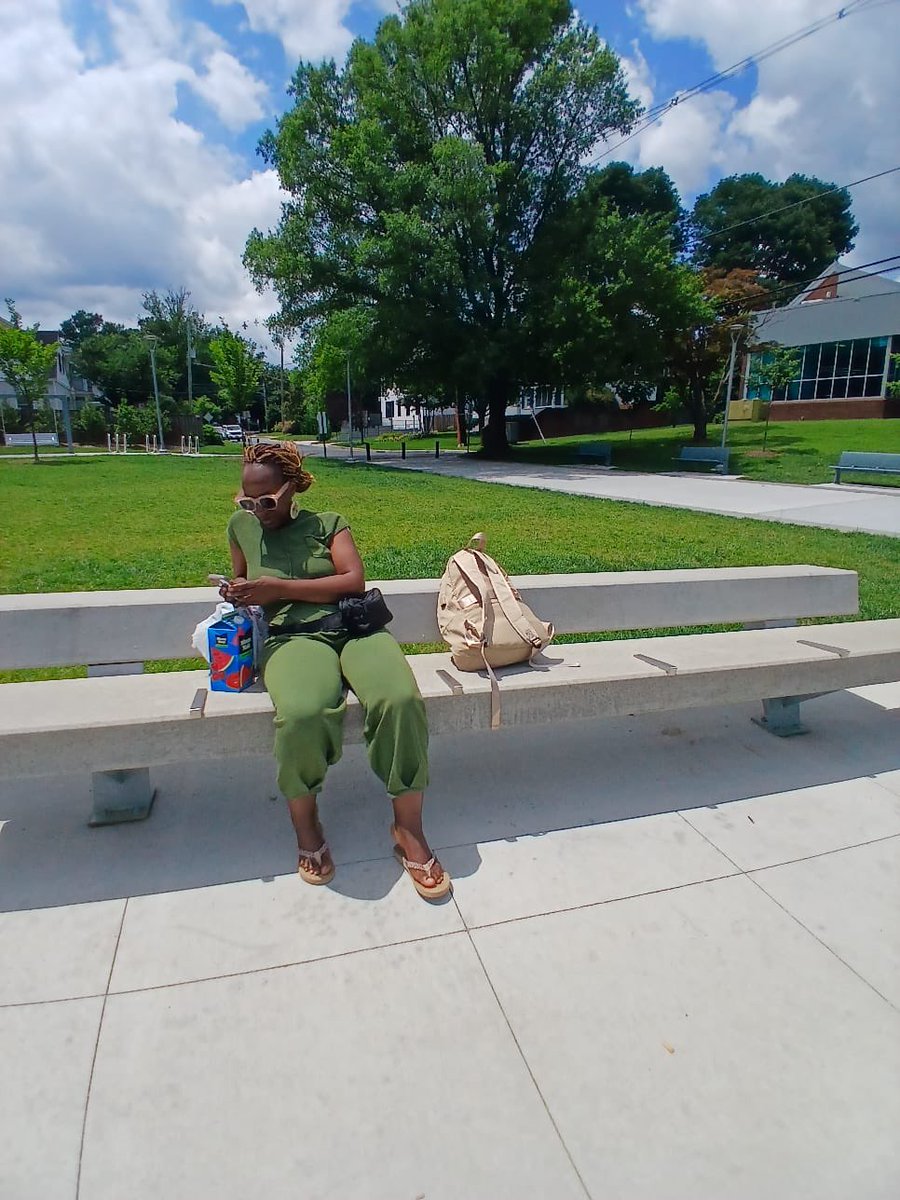 HopeJudith9's tweet image. Blissful anonymity! 😂 Being in a place where no one knows me is liberating! Eating on the road, taking endless selfies, and rocking my comfiest (most questionable?) outfits 🤣 No judgments, just pure freedom! 💁♀️ #BeingMyself #NoFilter #SillyMe
