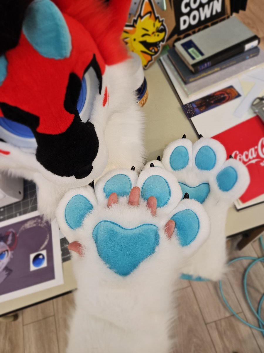 Finished fursuit commision for Fritzy! He is very sassy :p

#furry #fursuitmaker #fursuit