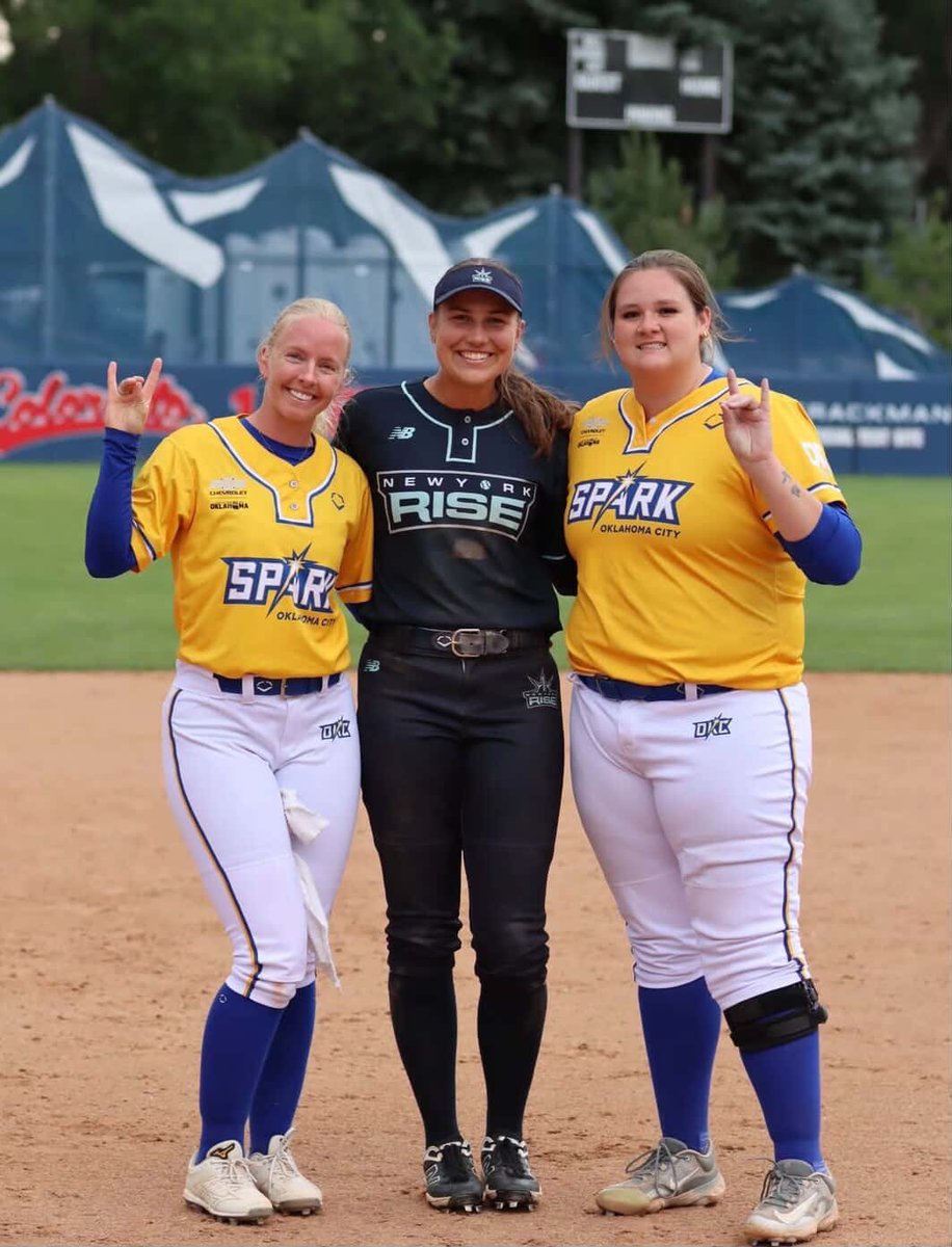 GCU_Softball's tweet image. πππππ β‘οΈ ππππ
Meg, Tree, & Sydney are all great representatives of GCU Softball at the pro level!
Good luck the rest of the season, ladies! #LopesUp
