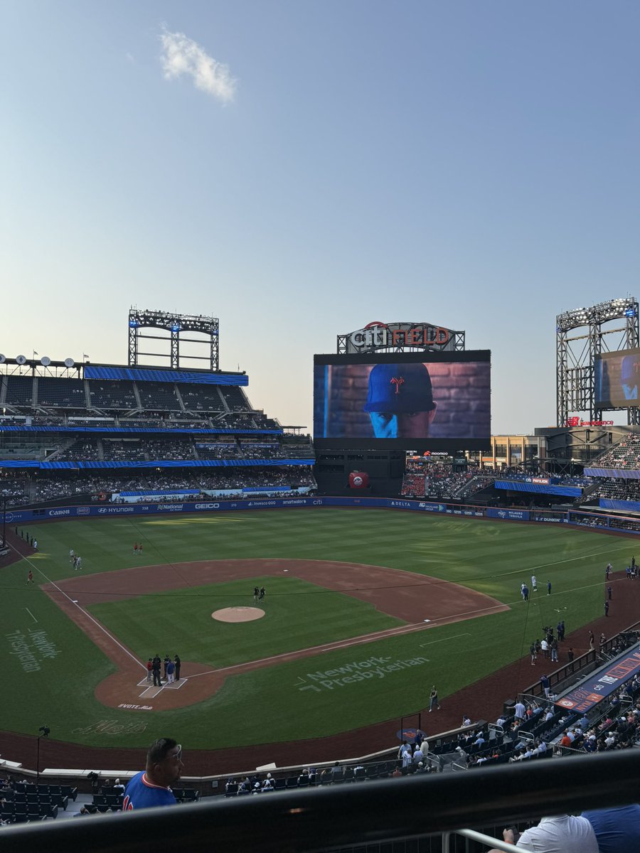 OjedaJay's tweet image. I might giveaway free tickets tonight!! I might not go!! Sec 317 behind home plate to one of my followers.