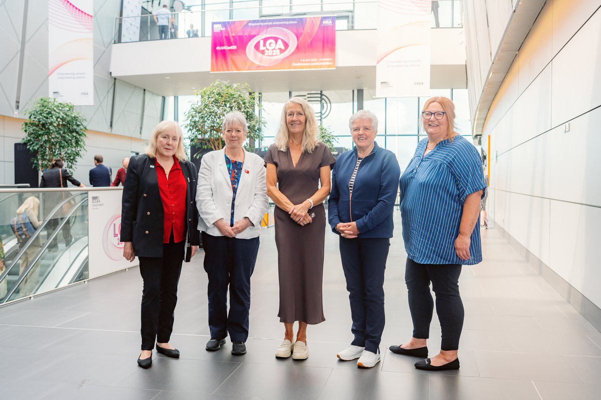 Local Government Association (LGA) (@lgacomms) on Twitter photo Our Chair <a href="/weezegee/">louise gittins 🌹🌹🌹</a> met <a href="/maryannbwales/">Mary Ann Brocklesby</a>, <a href="/lisburnett/">Lis Burnett🏴🇺🇦🏳️⚧️🏳️🌈</a>, Cllr Alison Bennington from <a href="/NI_LGA/">NILGA</a> & <a href="/MorayShona/">Shona Morrison</a> to discuss issues facing #LocalGov.
They discussed the need to campaign for civility in public life & respect for all elected members working tirelessly for their communities. Our Chair <a href="/weezegee/">louise gittins 🌹🌹🌹</a> met <a href="/maryannbwales/">Mary Ann Brocklesby</a>, <a href="/lisburnett/">Lis Burnett🏴🇺🇦🏳️⚧️🏳️🌈</a>, Cllr Alison Bennington from <a href="/NI_LGA/">NILGA</a> & <a href="/MorayShona/">Shona Morrison</a> to discuss issues facing #LocalGov.
They discussed the need to campaign for civility in public life & respect for all elected members working tirelessly for their communities.