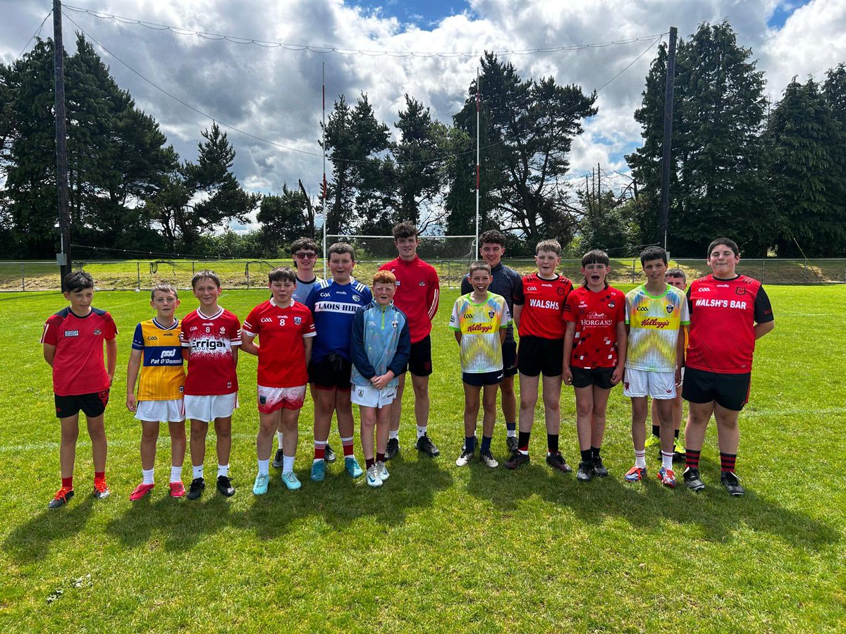 Cul camp boys with our Juvenile clubman and Cork minor footballer Jack Hanrahan 🔴⚪️ All proud of you Jack Thanks 👏👏👏