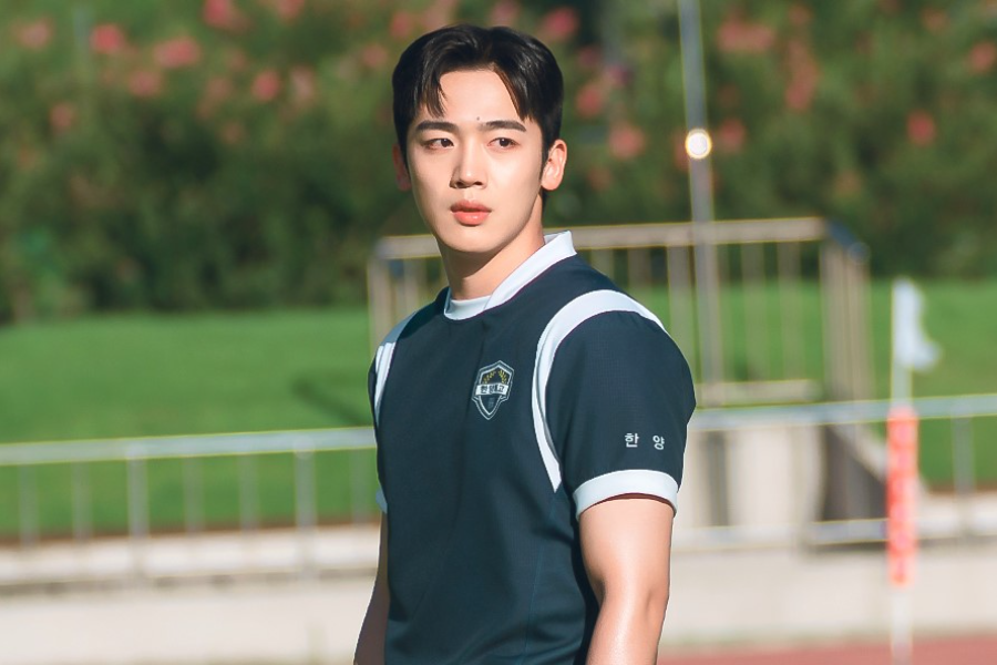 soompi's tweet image. #KimYoHan Takes Charge As Rugby Team Captain In New Drama &quot;#TryAMiracleInUs&quot;
soompi.com/article/175676…